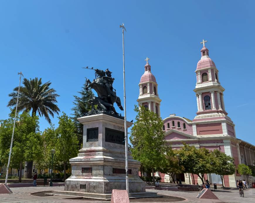 Place Plaza de Los Héroes