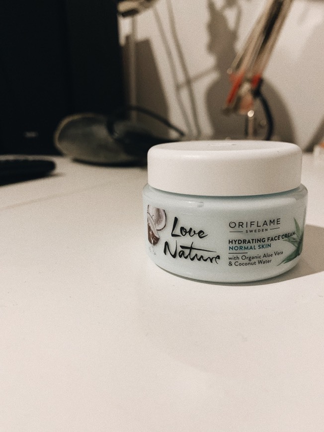 Lugar LOVE NATURE Hydrating Face Cream with Organic Aloe Vera & Coconut