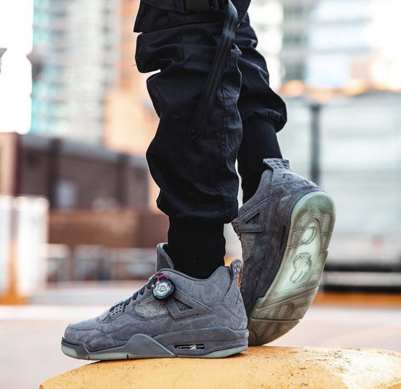 Moda AJ4 Kaws