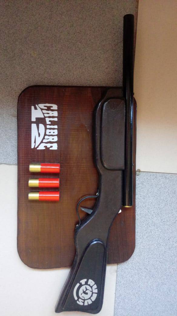 Social Réplicas de espingarda feita em madeira( peças artesanais) 