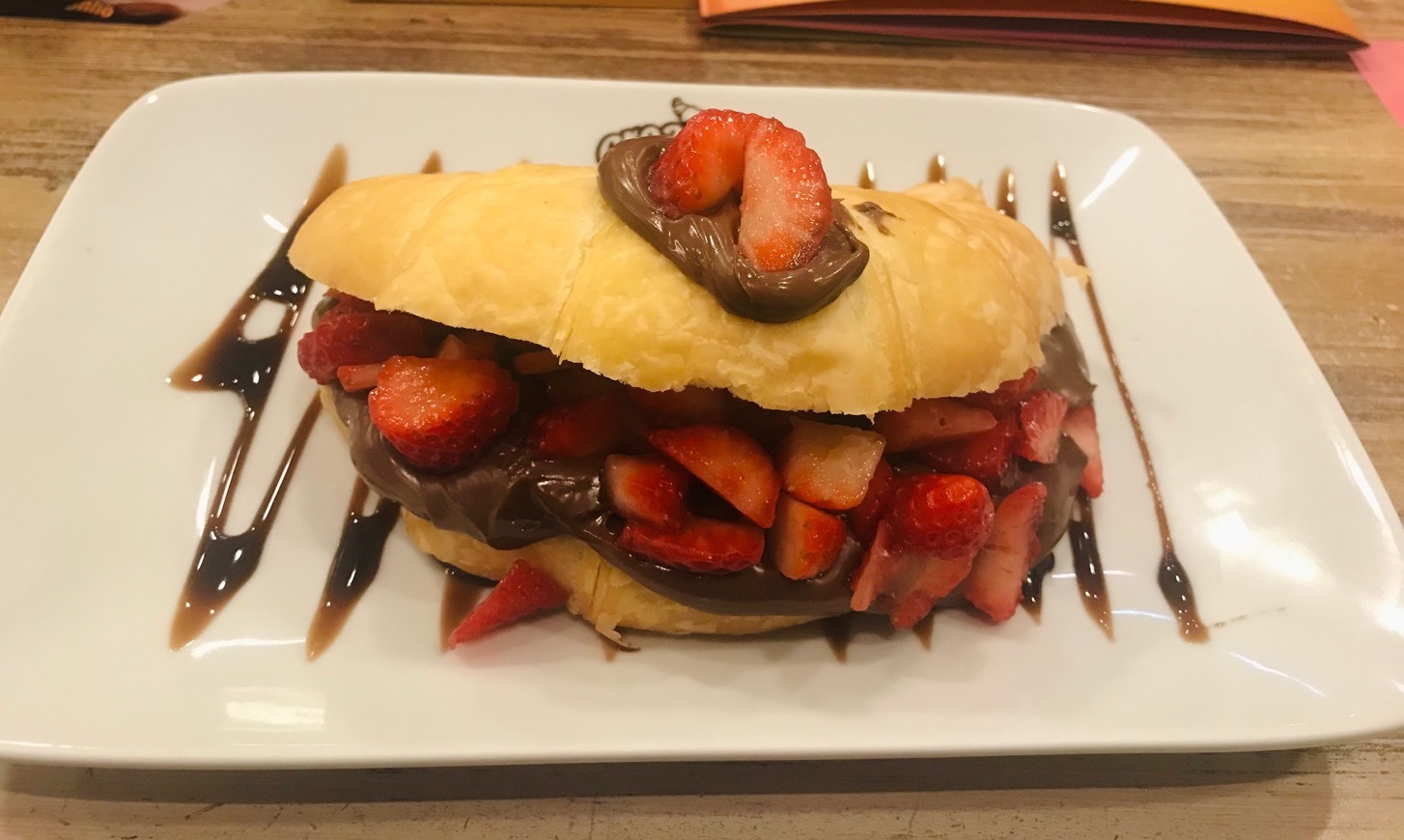 Fashion Croissant de nutela com morango 🍓