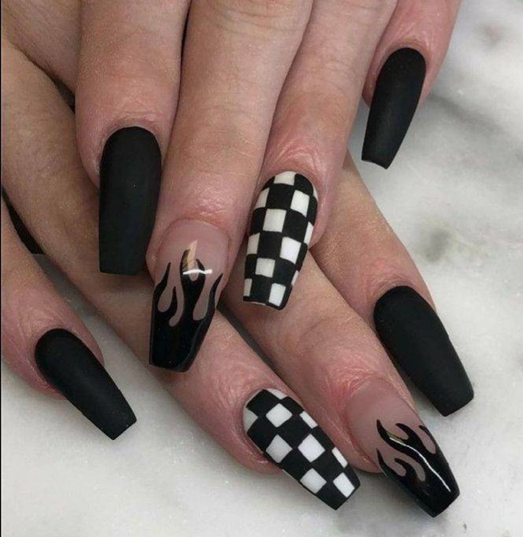 Moda Unhas pretas