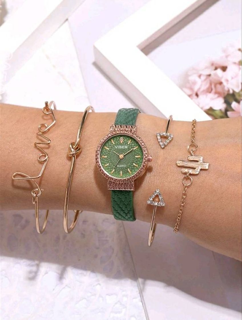 Relógio de pulço e pulceiras 