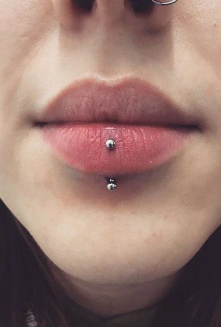 Moda Piercings no lábio 🥰