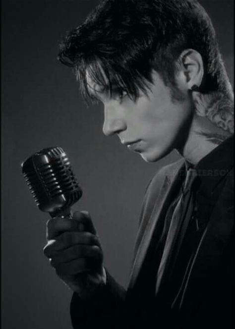 Canción Andy Black