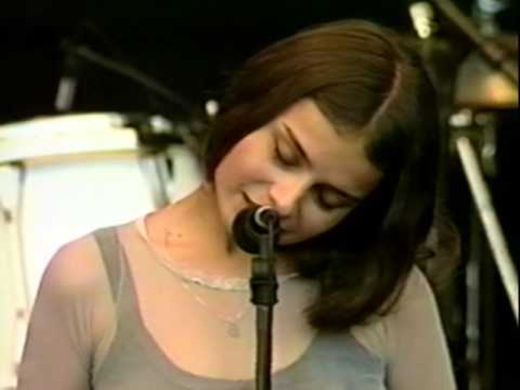 Mazzy Star - Fade Into You - 10/2/1994 - YouTube