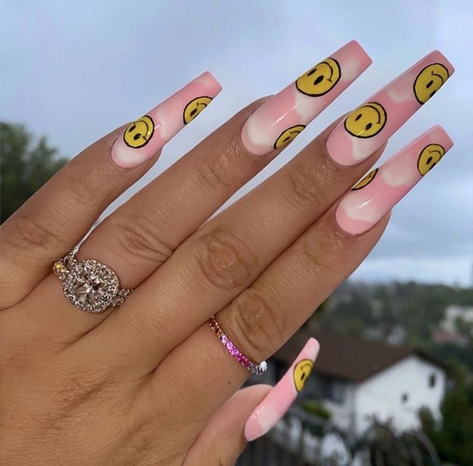 Moda Uñas caritas sonrientes 