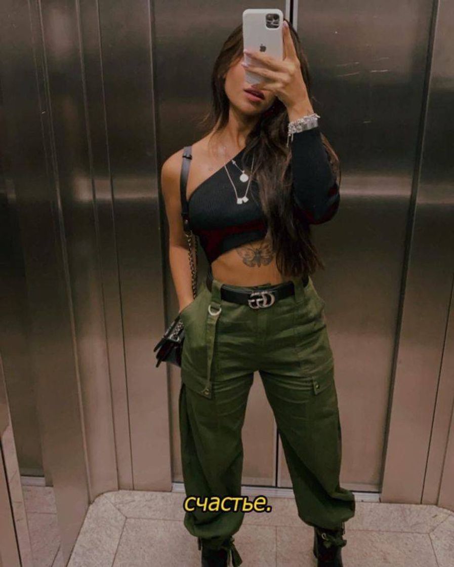 Fashion Cropped mula manca e calça cargo