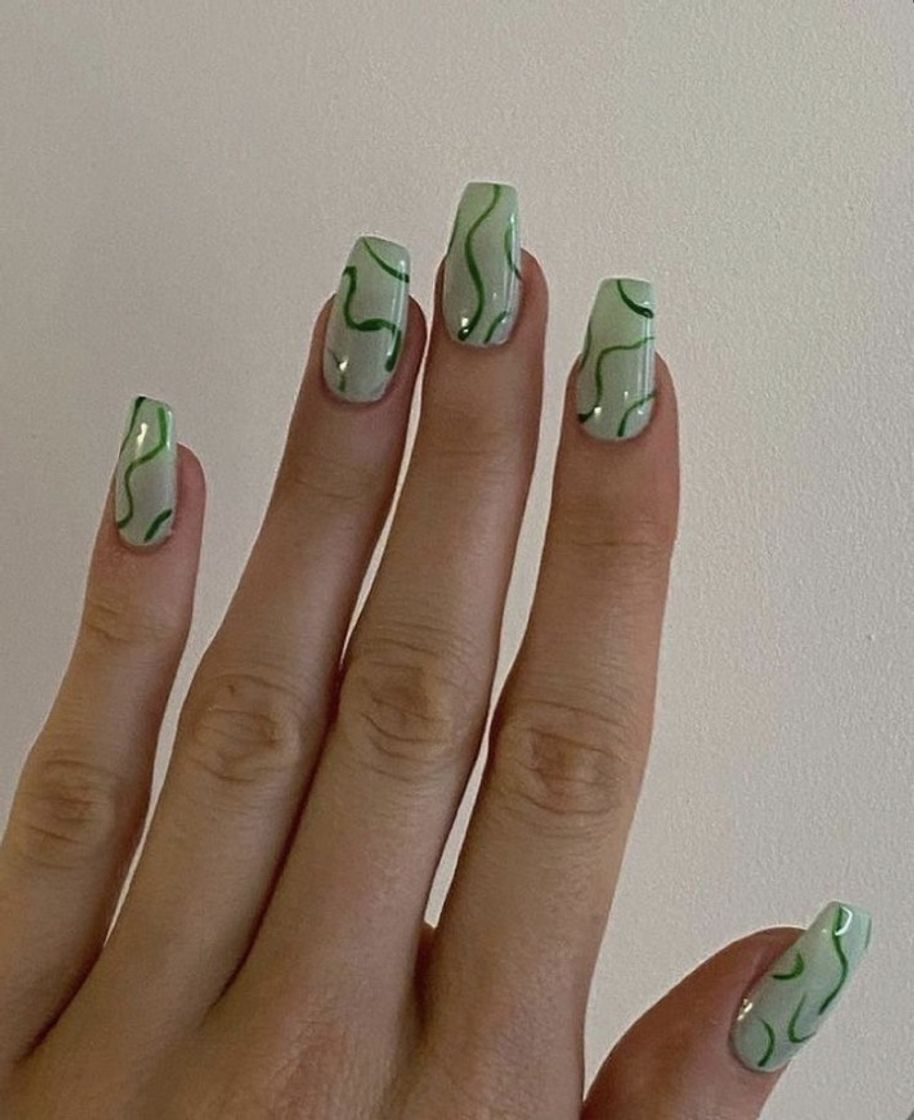 Fashion unhas com detalhes em verde