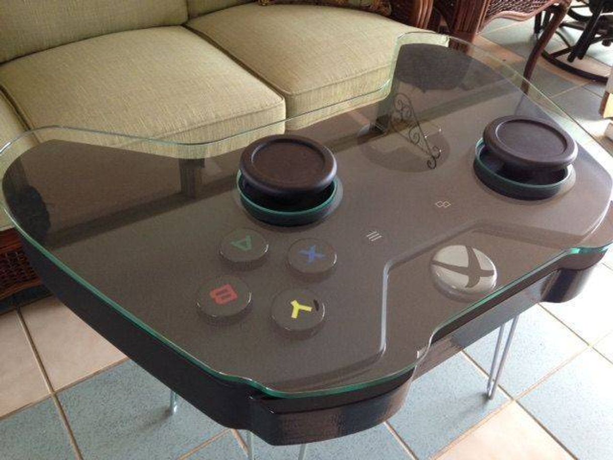 Moda Mesa que cópia controle do XBOX, feita por um artista. 