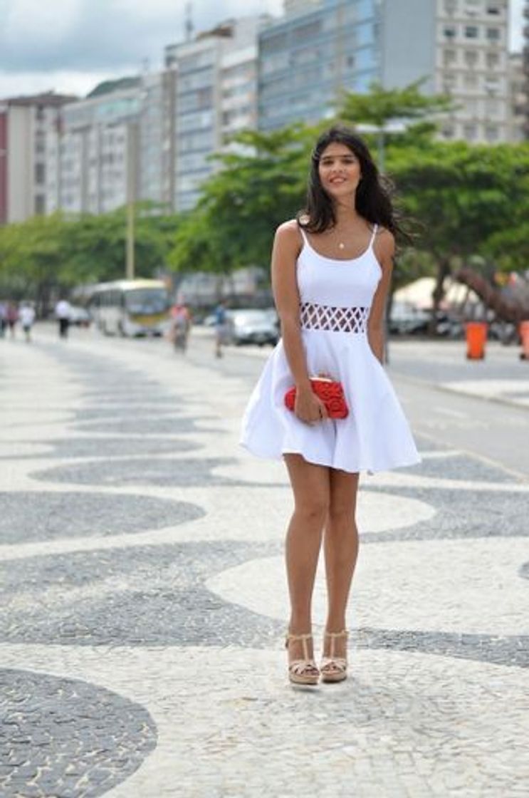 Social Ideia de pose que vai te valorizar em foto de corpo inteiro