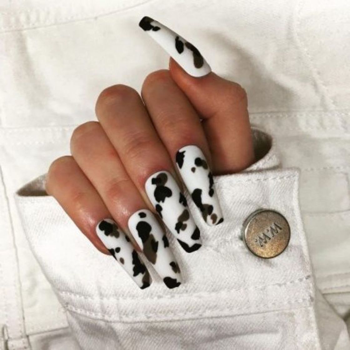 Fashion Nail 🐮🤍🖤