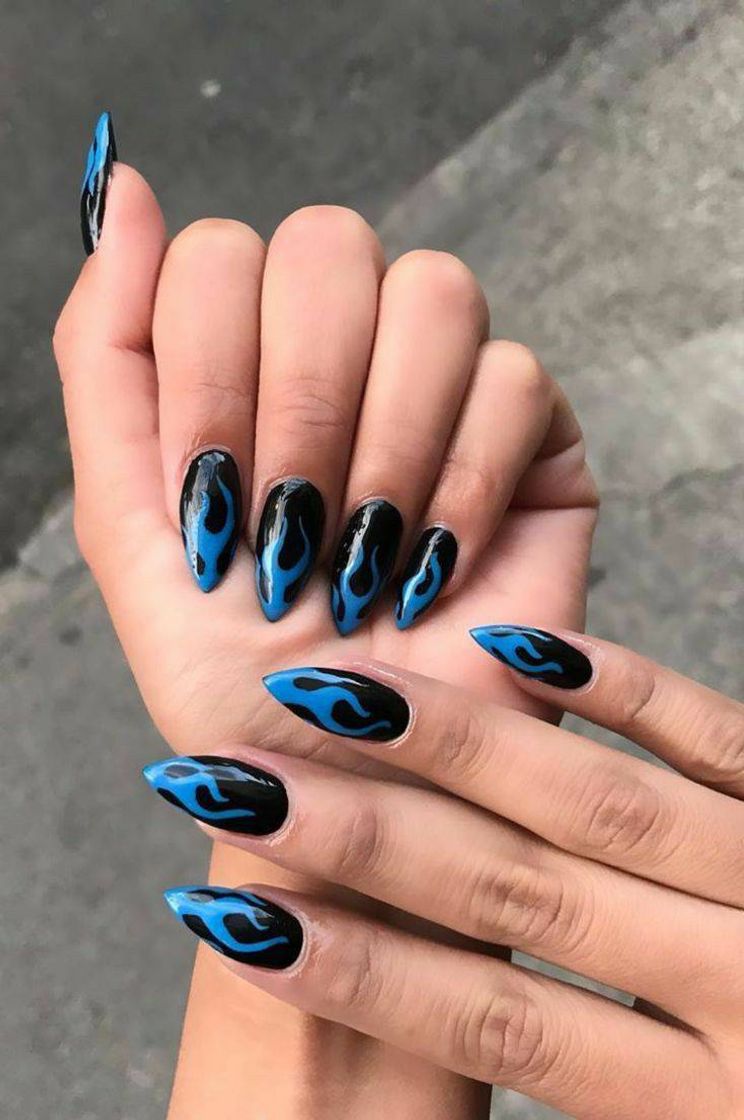 Moda Chamas azuis nas unhas