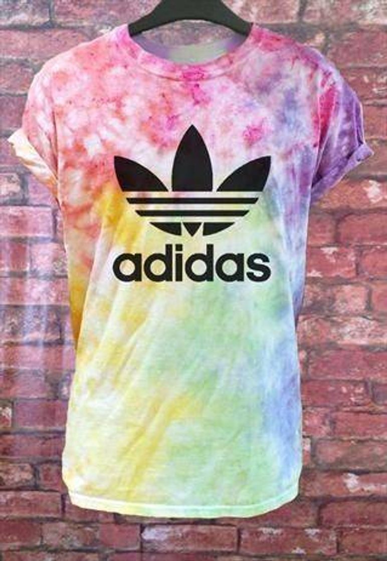 Fashion Camiseta Adidas colorida. 