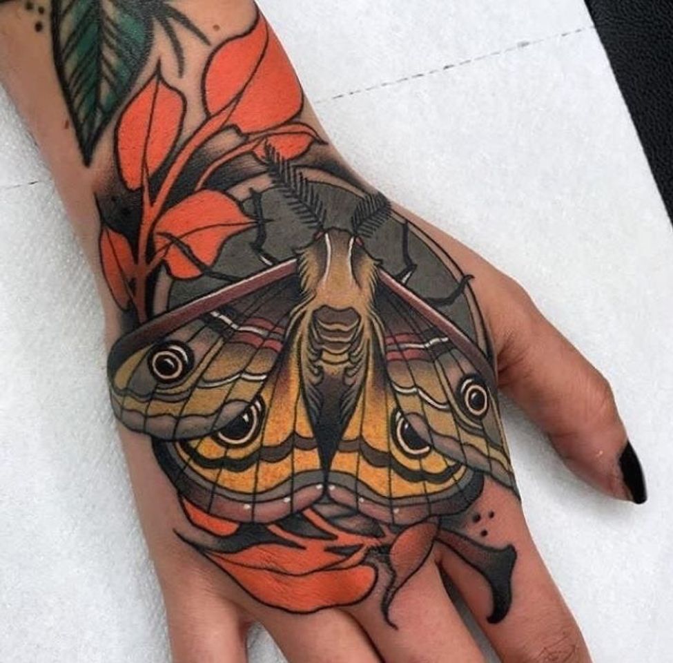 Moda Tattoo hand butterfly 