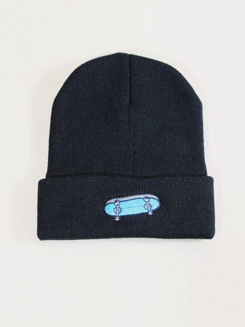 Moda SHEIN Gorro preto com skate bordado