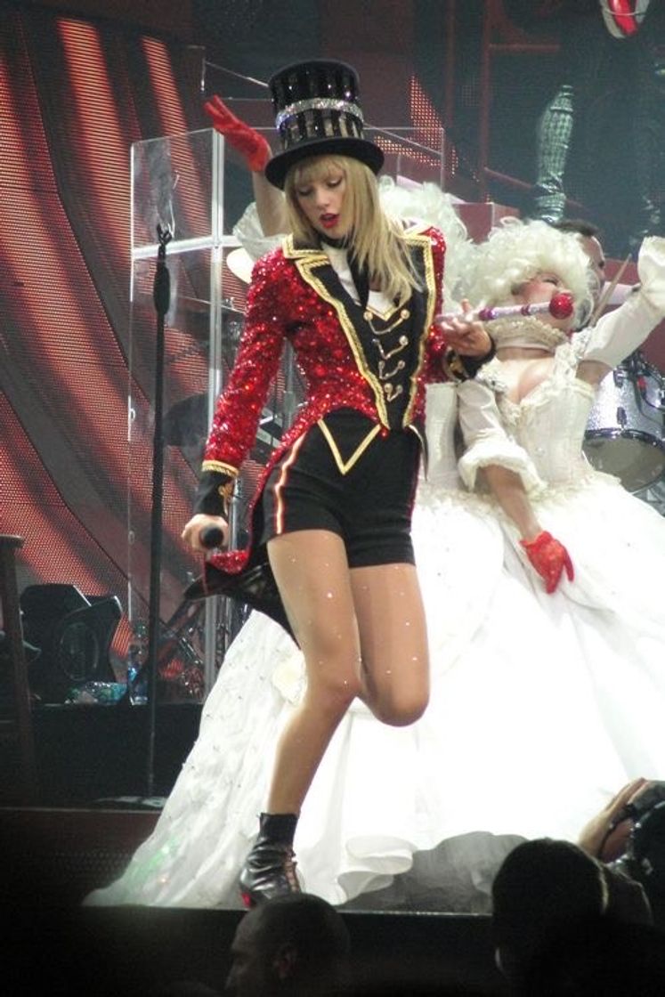 Fashion Red Tour