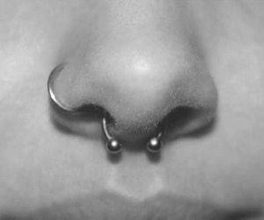 Piercing no nariz 🖤⛓