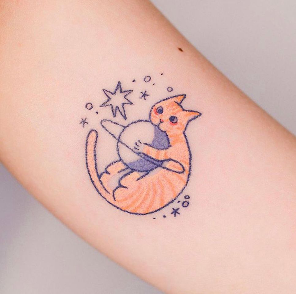 Fashion tatuagem gatinho com Saturno 