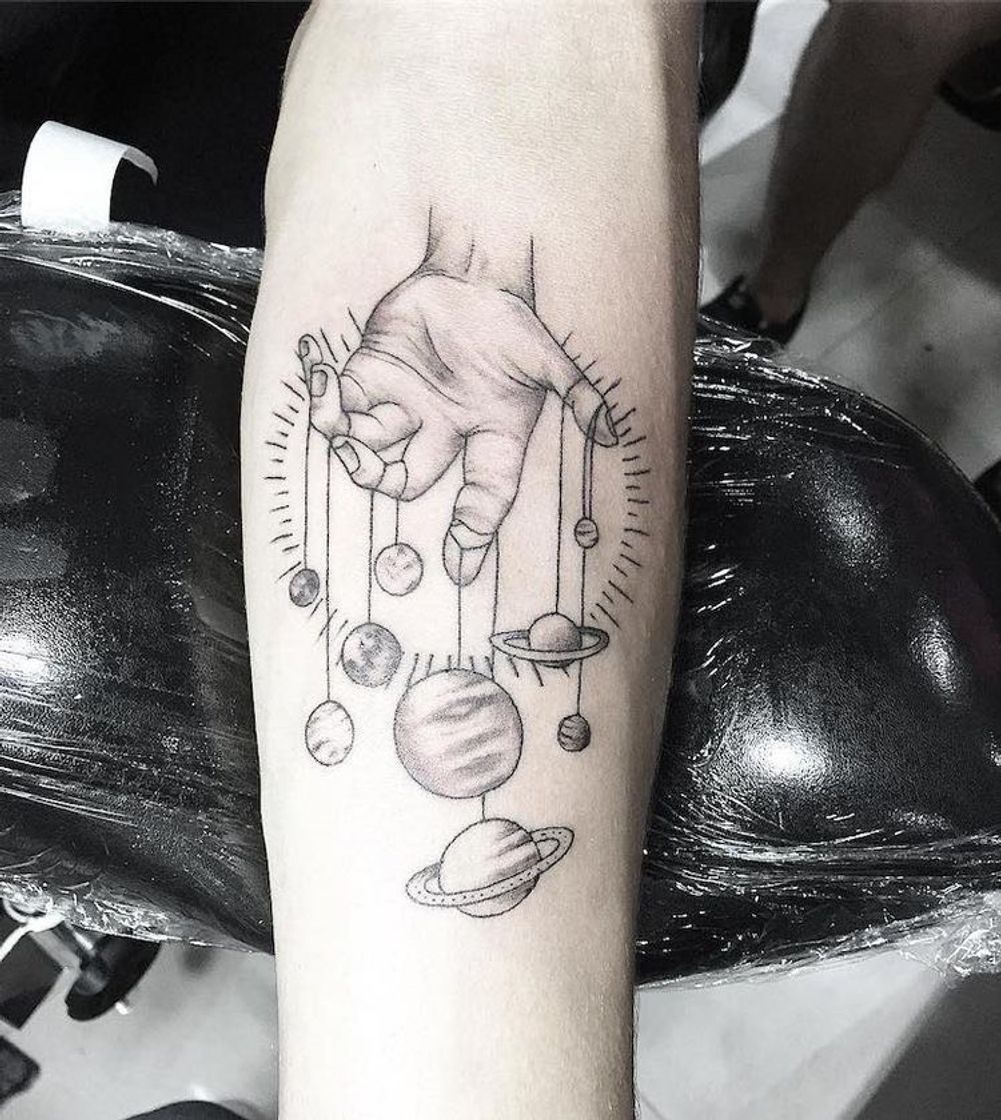 Fashion tatuagem de planetas 