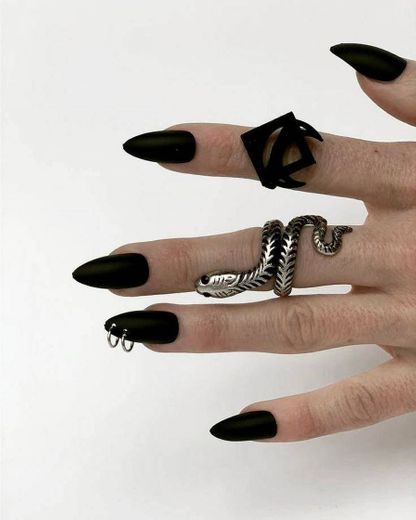 Dark nails 