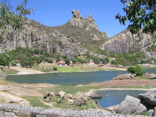 Pedra da Galinha Choca