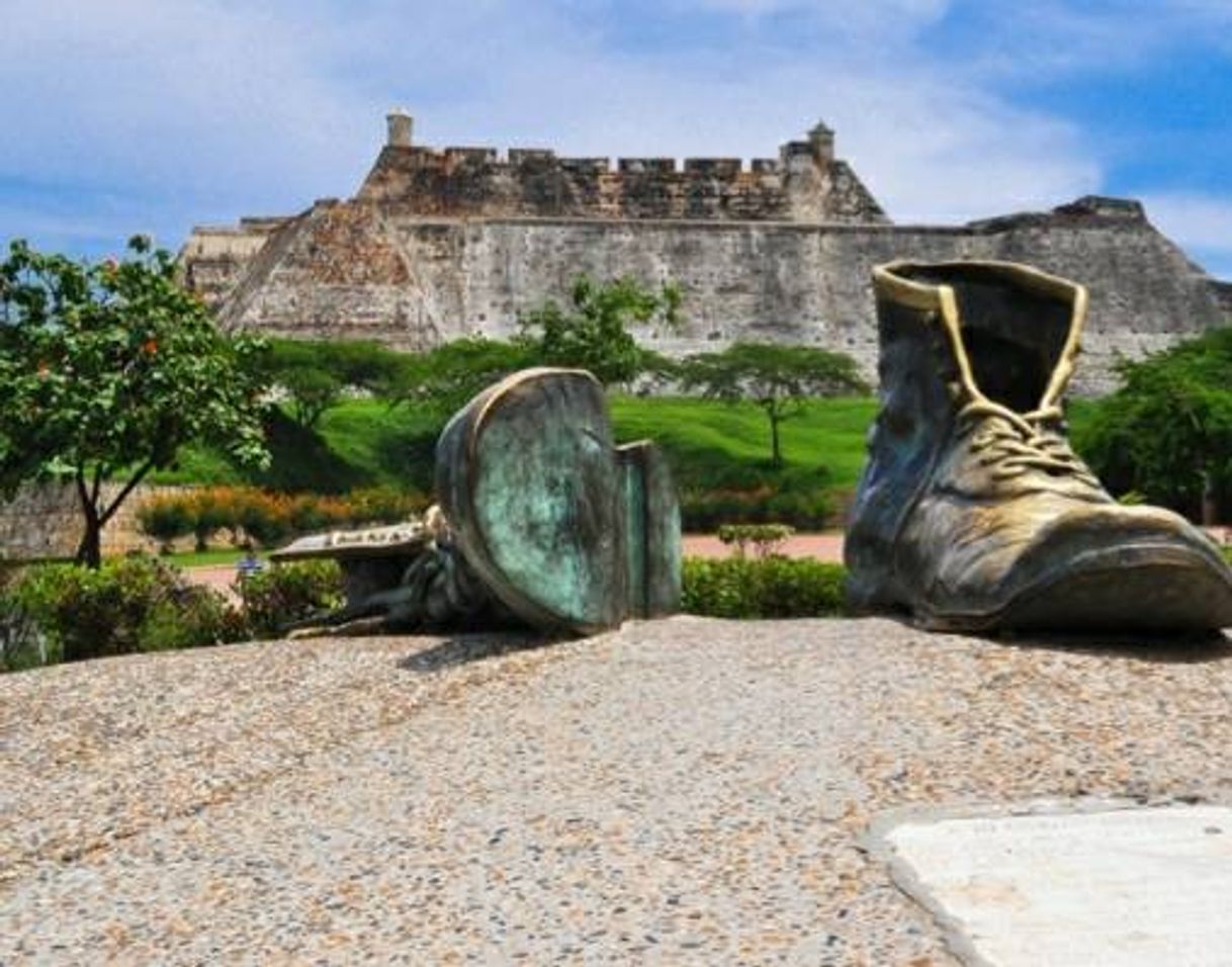 Monumento a los Zapatos Viejos Cartagena de Indias | Turismo en ...