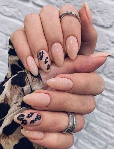 Animal print nail art