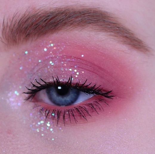 olho esfumado rosa com glitter