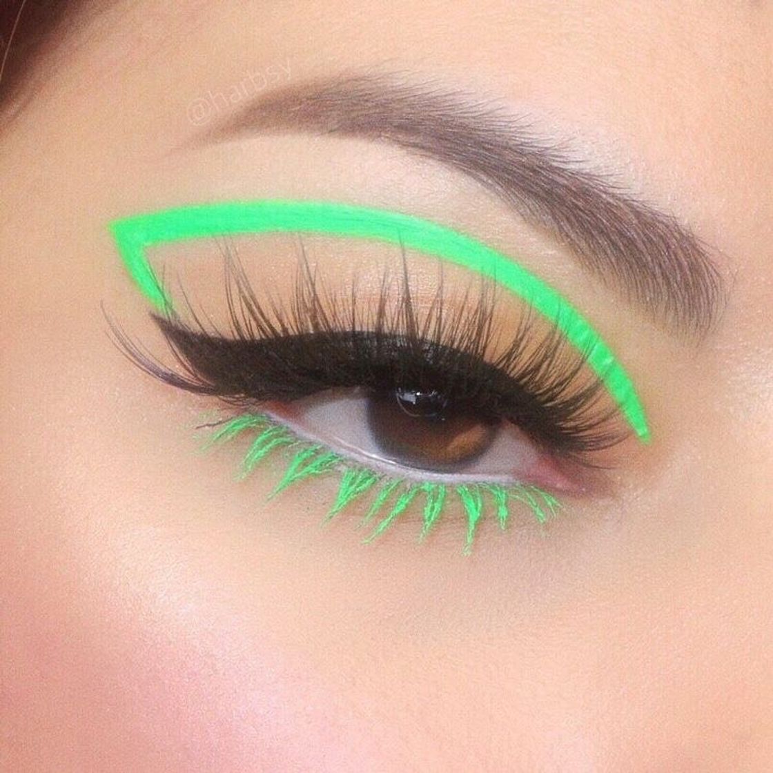 Fashion maquiagem- delineado verde neon