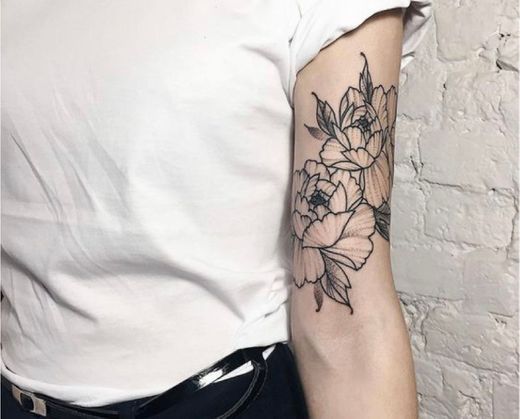 tatuagem flores sombreadas