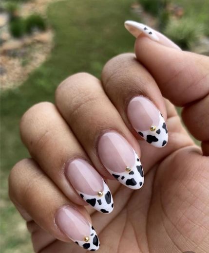 Moo Nails