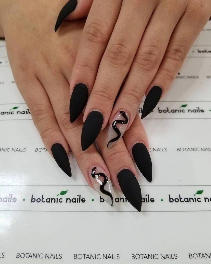 Moda Nails