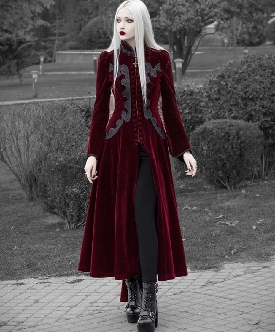 Moda Vampire vibes 