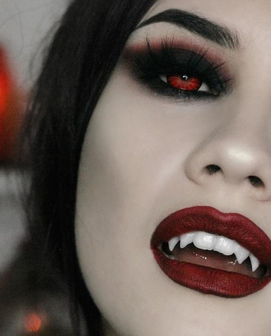 Moda Vampire vibes