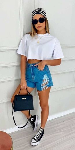 Cropped + short jeans