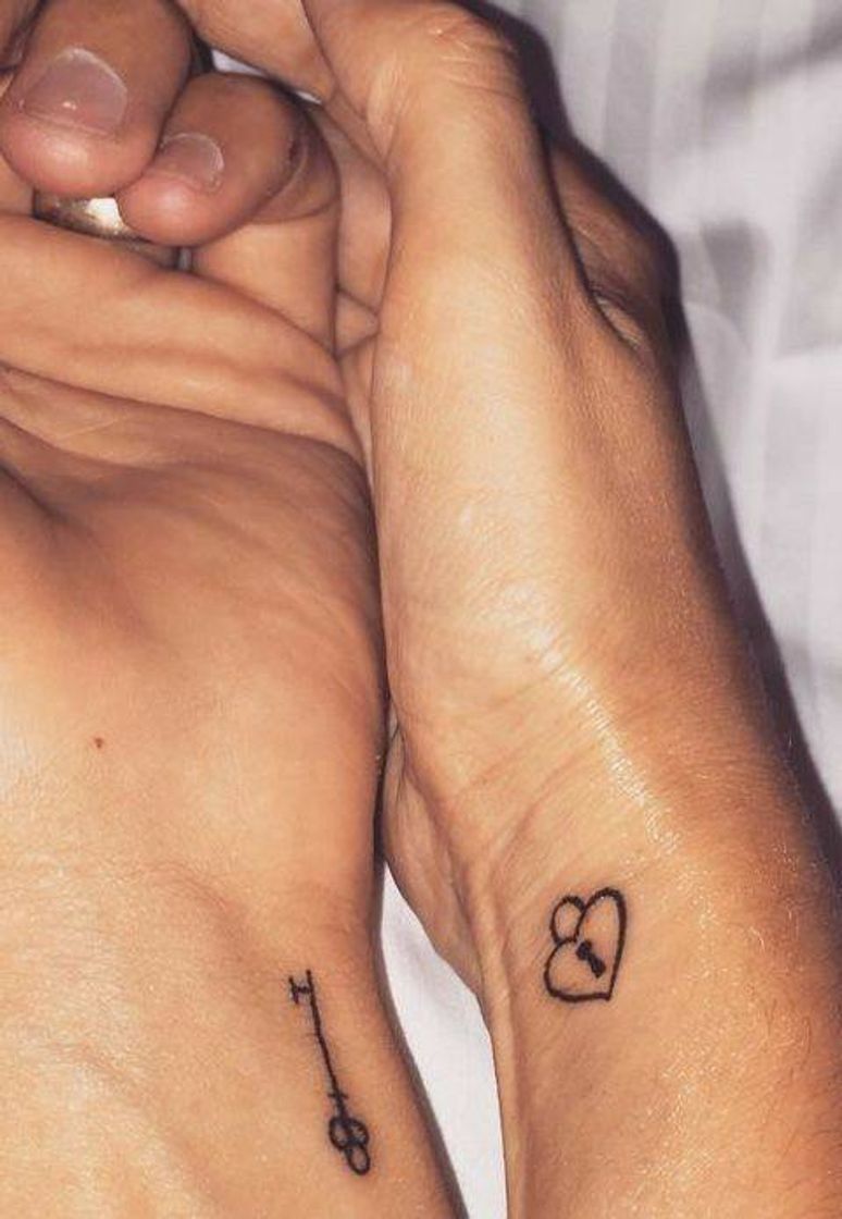 Moda Boiolei com essa tattoo aaa