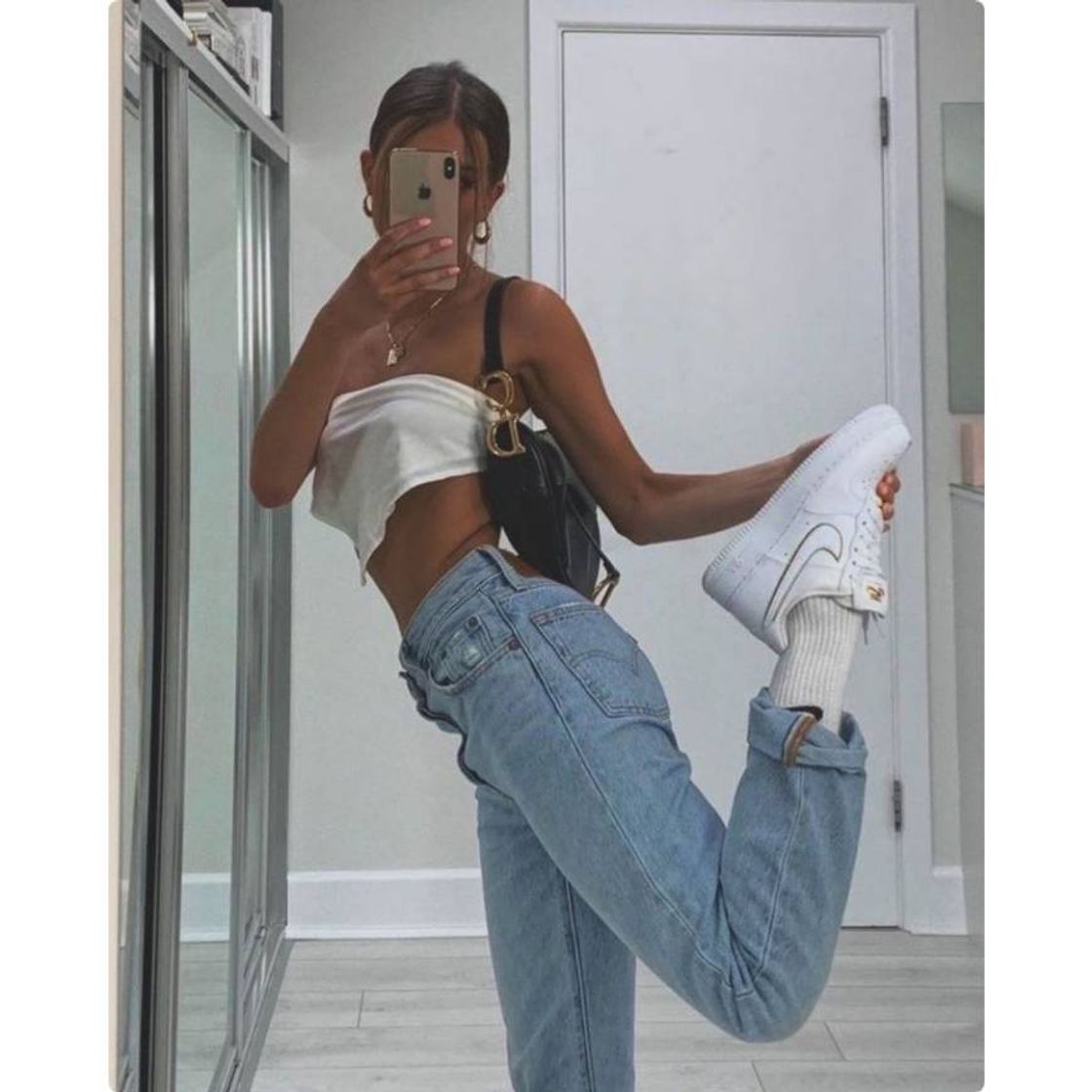 Moda Calça mom jeans e top de bandana☁️