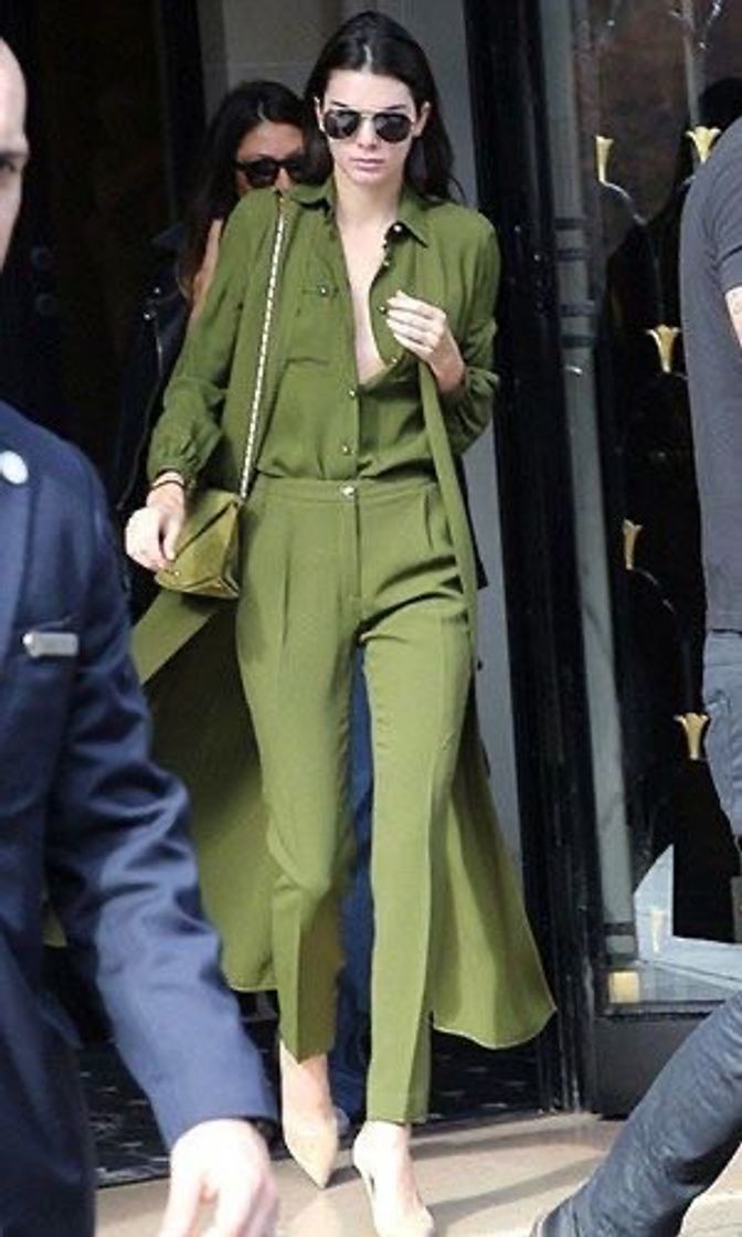 Moda Nossa querida Kendall Jenner com um look monocromático