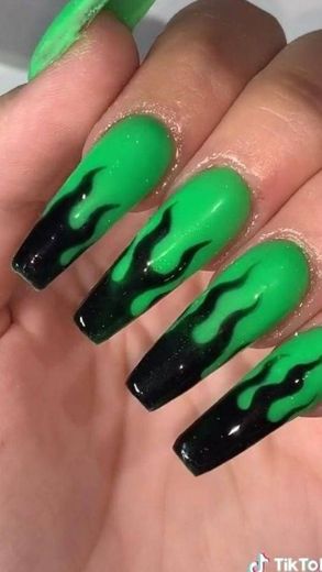 nail Green and Black 