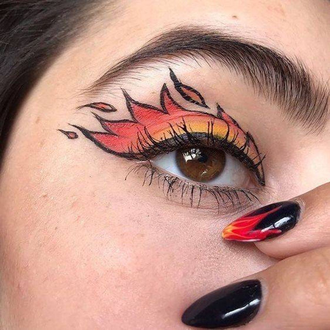 Moda flames makeup