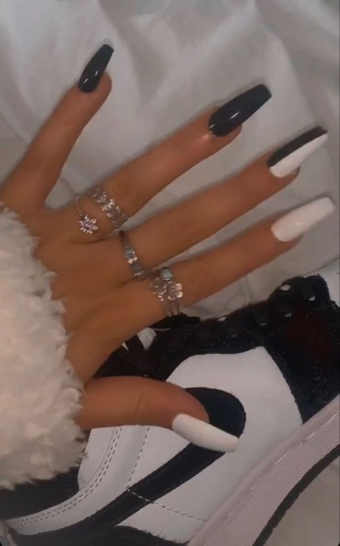 Moda Unhas preto e branco