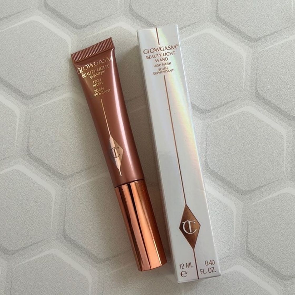 Social Highlighter Charlotte Tilbury