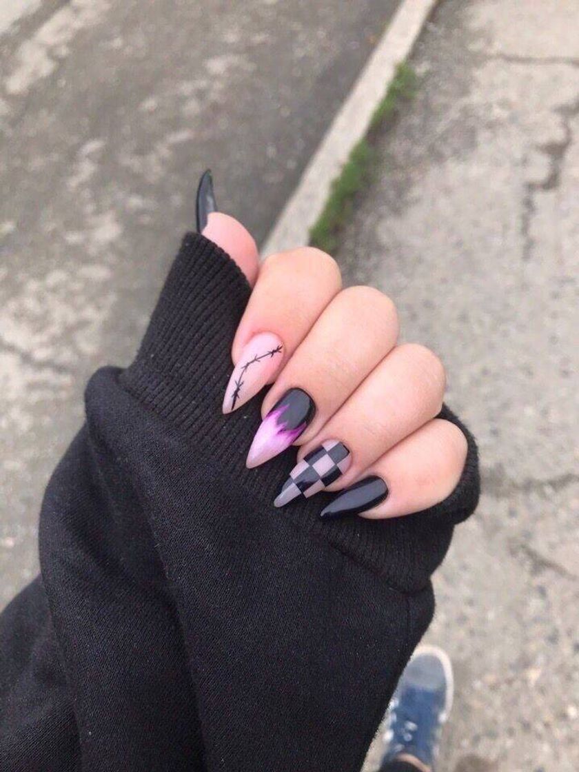 Moda Unhas de gel preto e roxo aesthetic grunge