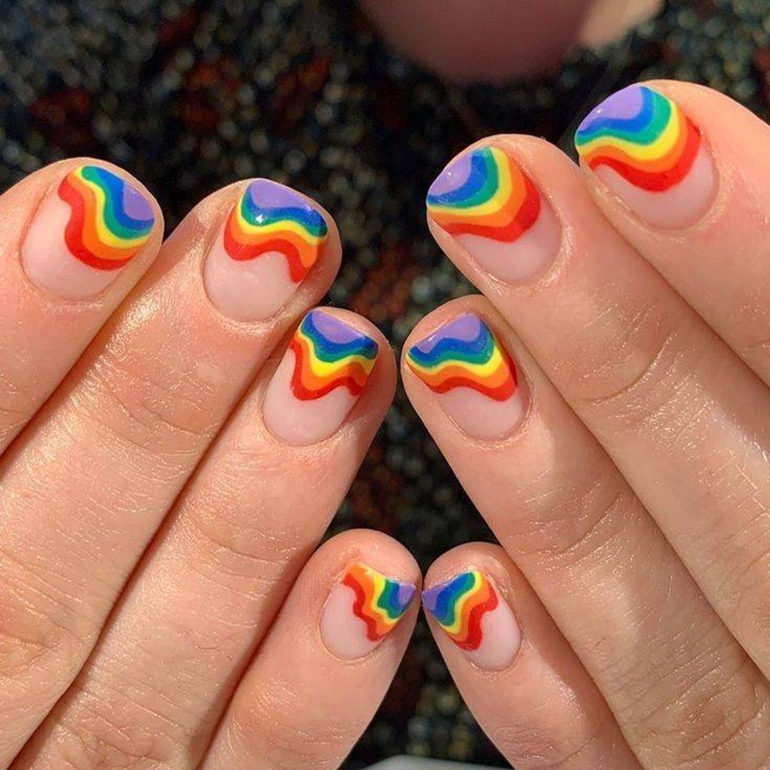 Moda  Rainbow nails 🌈 inspiração para unhas pequenas 