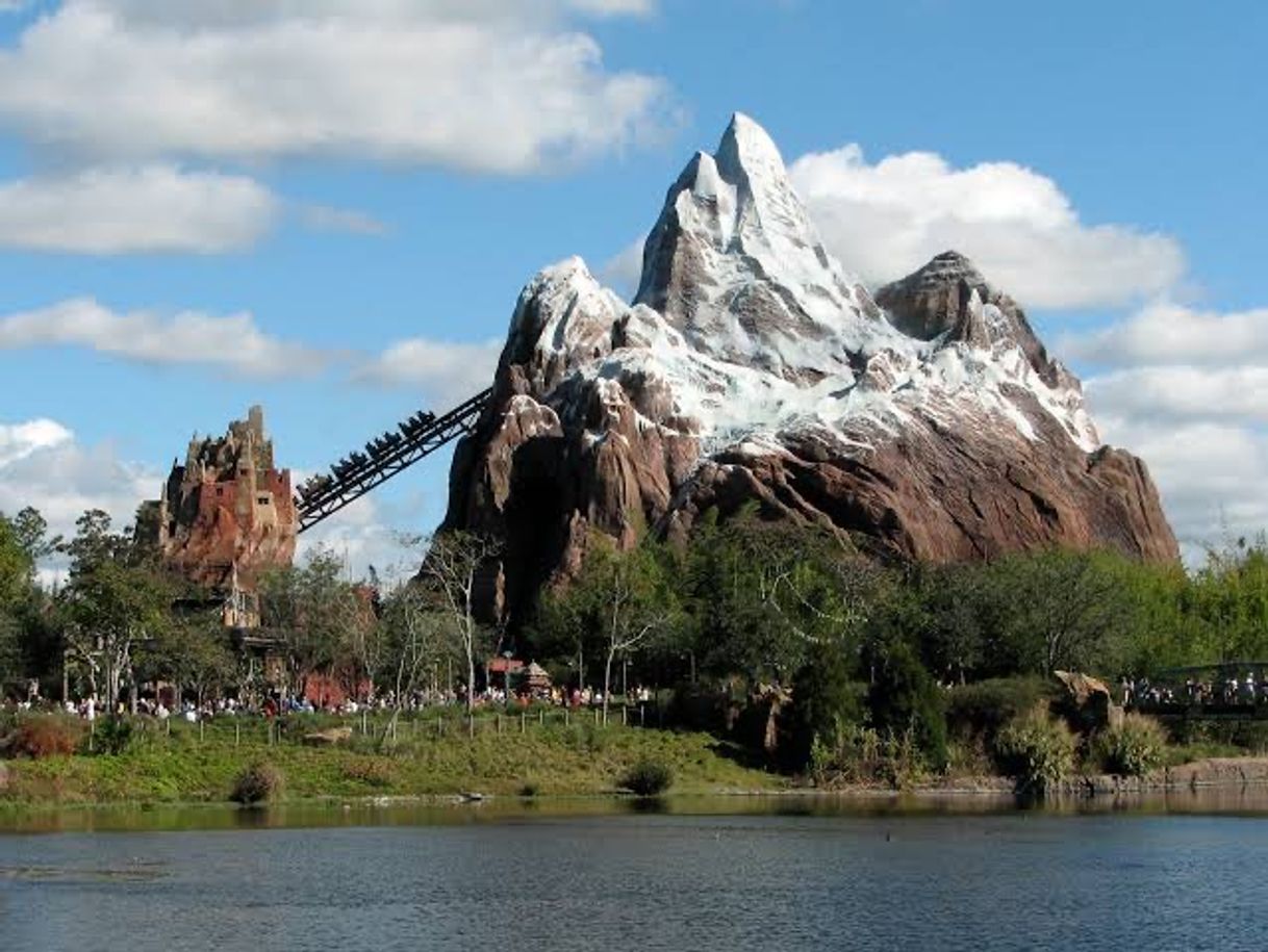 Place Expedition Everest - Legend of the Forbidden Mountain