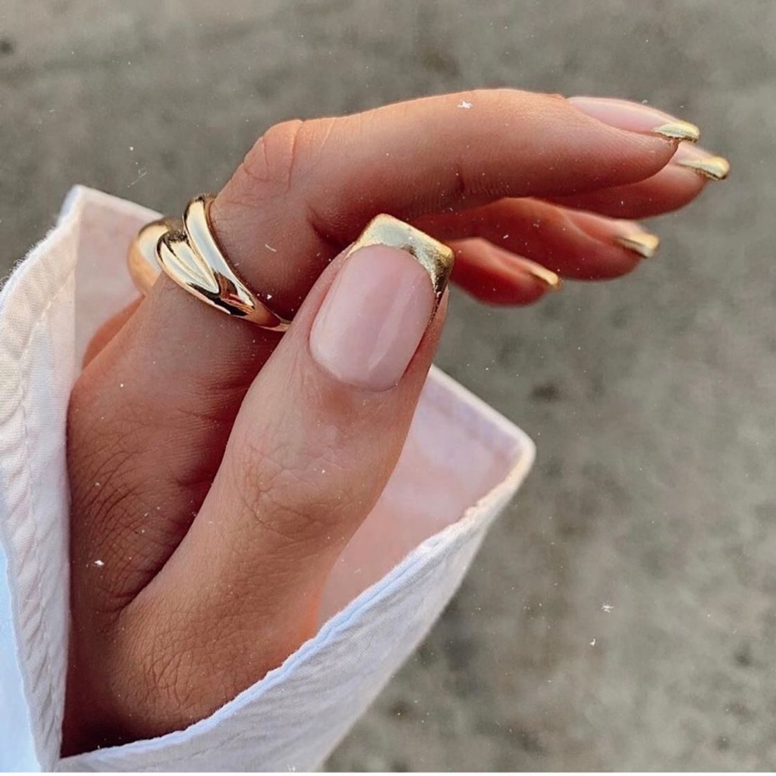 Moda gold nails 💛