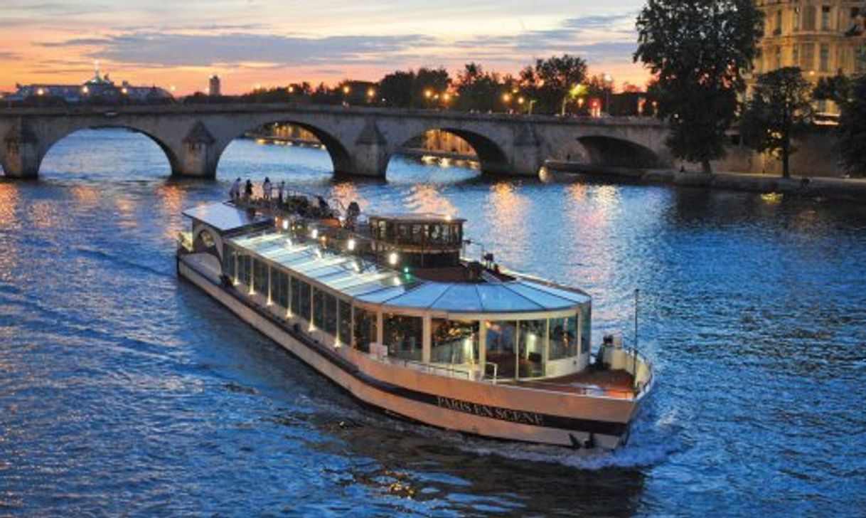 Place Bateaux Parisiens