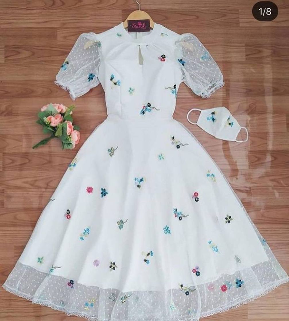 Moda Vestido Branco com Bordado colorido 