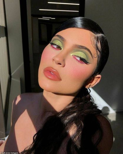 Green makeup